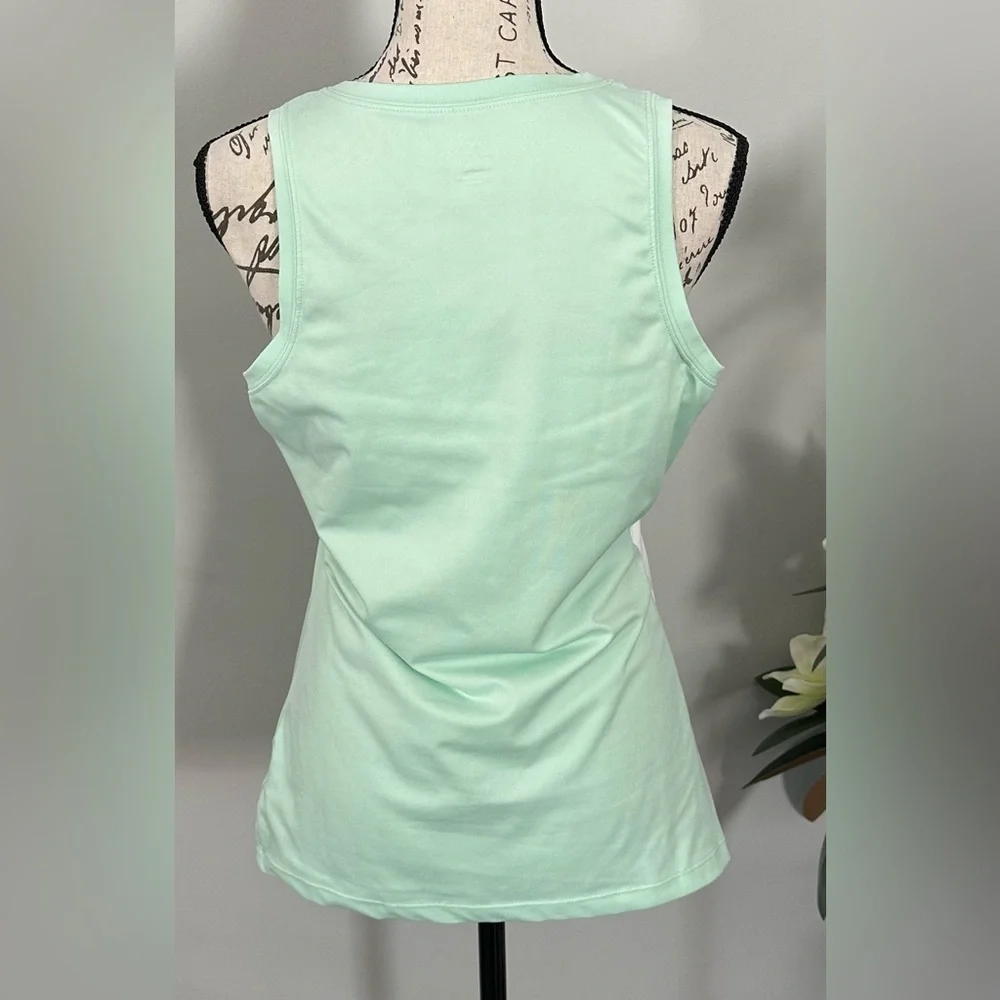 ALO Yoga Green Fitted Tank Top 💚🤍 - Picture 4 of 13